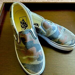 Vans camo women’s size 6.5 slip on